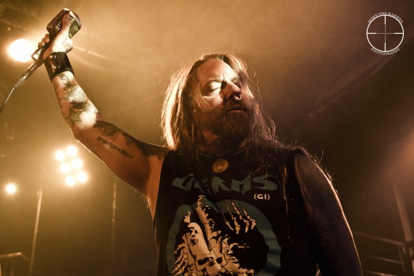 Devildriver Dez eyes closed
