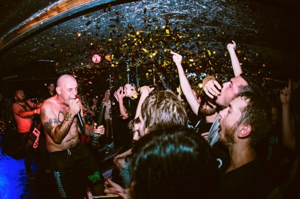 King-Parrot_NYE-Crowbar-2015_01_Photo-Charlyn-Cameron