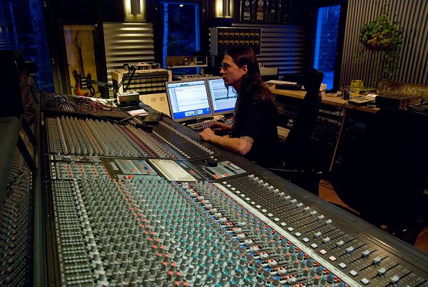 peter-ta%cc%88gtgren-in-studio