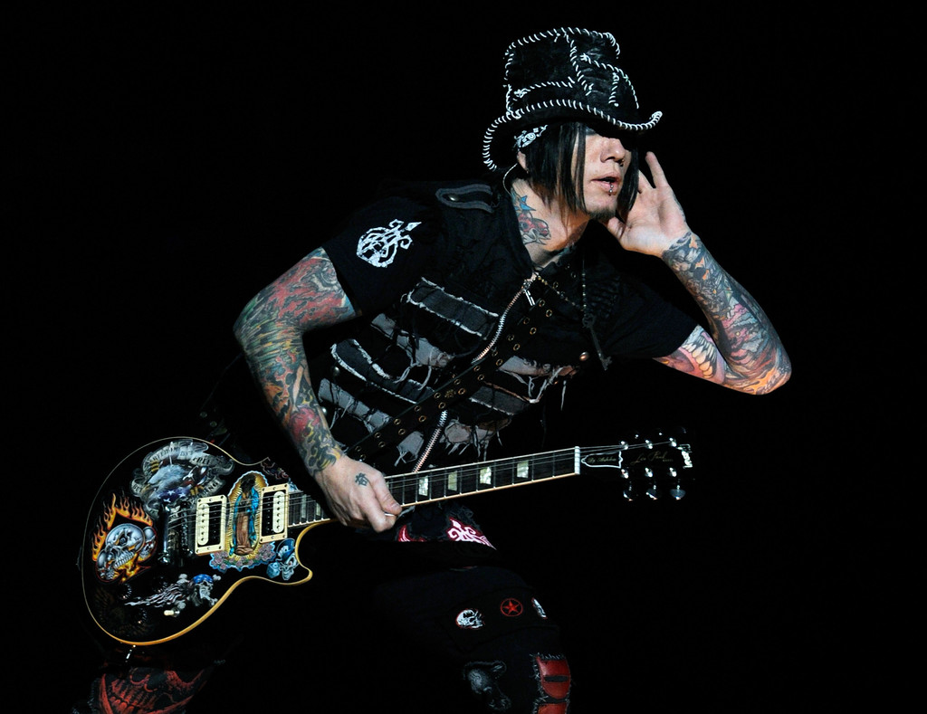 Ex Guns N Roses Sixx A M Dj Ashba I Don T See Myself Ever Going Back To Guns N Roses Overdrive