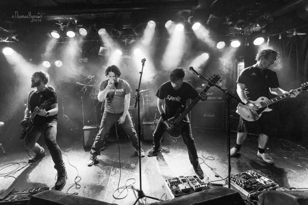 Ithebetrayerband