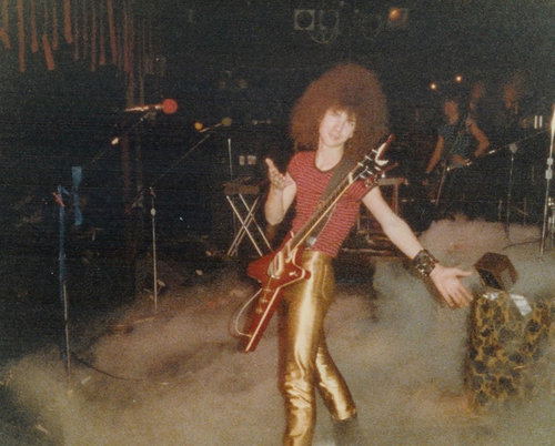 Dimebag-Darrell-pantera-3263886-500-402