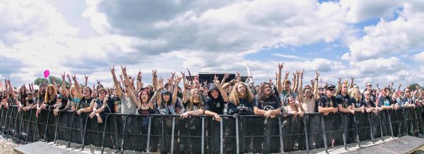 Bloodstock crowd